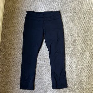 Lululemon black Capri leggings Size 6